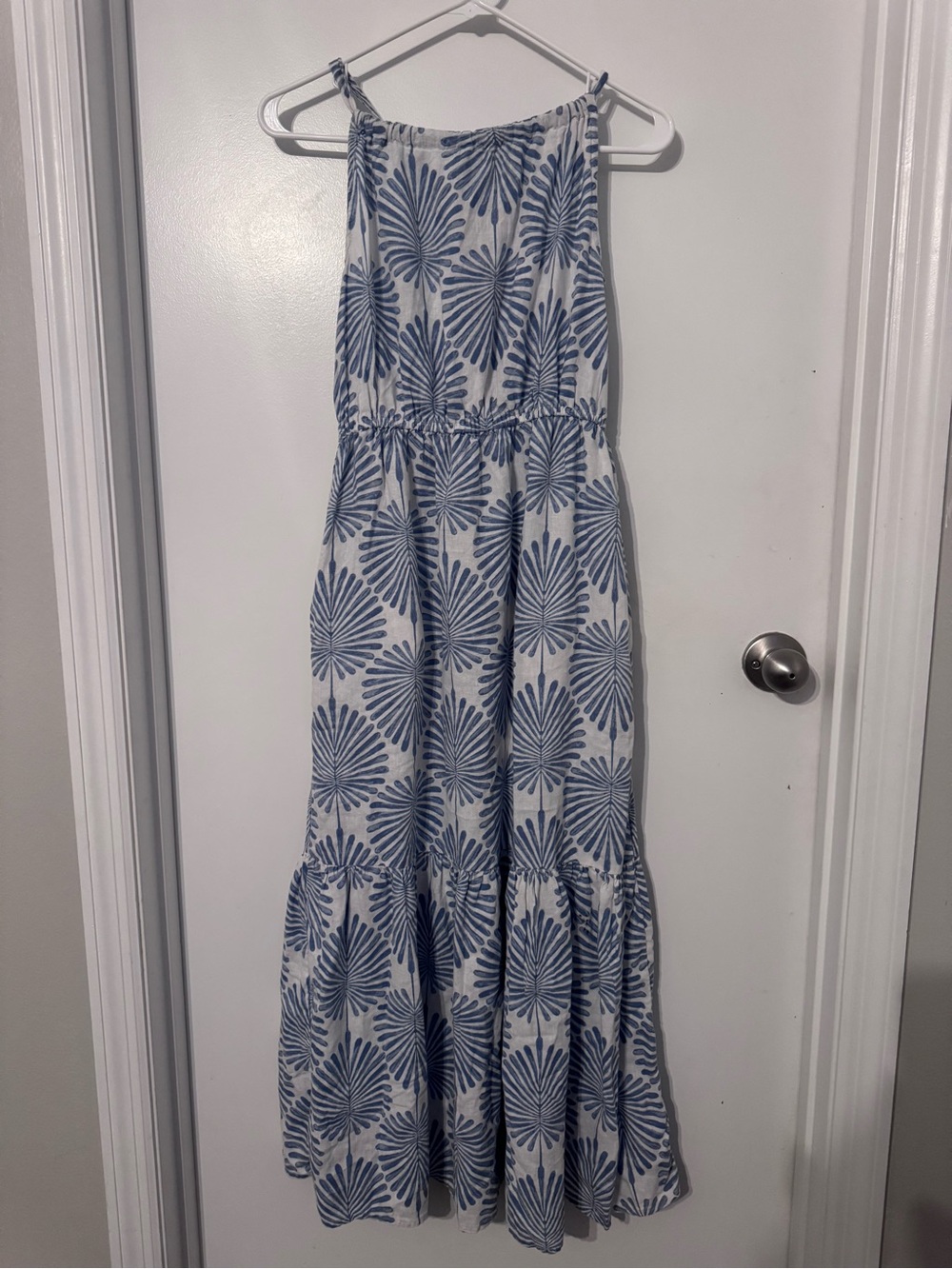 Joie Blue and White Floral Fan-Print Maxi Dress
7 - Picture 2 of 7